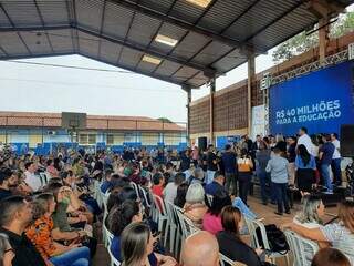 Anúncio das revitalizações foi feito no pátio da primeira escola a ser contemplada, a EM Profª Ione Catarina Gianotti Igydio, no Jardim Noroeste (Foto: Caroline Maldonado)