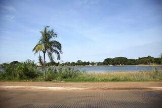 Margem da Lagoa Itatiaia, no bairro Tiradentes. (Foto: Paulo Francis)