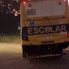 Advogada denuncia ônibus escolar com pneu careca e sinalização danificada