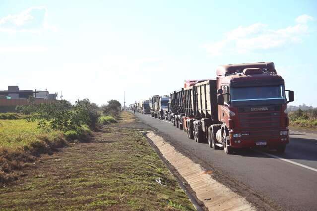 Acidente com duas mortes provoca congestionamento de 3 km na sa&iacute;da para Cuiab&aacute;