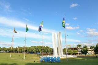 Monumento da Cidade Universitária, em Campo Grande, campus que irá sediar evento científico (Foto: Paulo Francis)