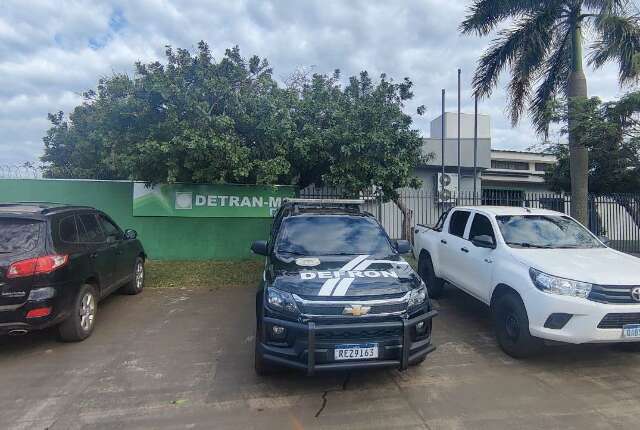 Investigado por fraude, ex-diretor do Detran &eacute; preso com muni&ccedil;&otilde;es de fuzil