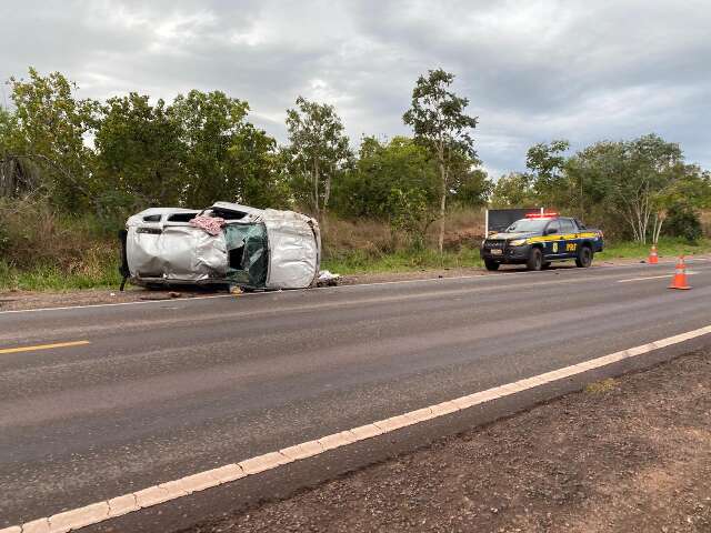 Motorista Morre E Tr S Ficam Feridos Ap S Capotagem Interior Campo