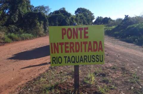 Ponte sobre o Rio Taquarussu é interditada para manutenção