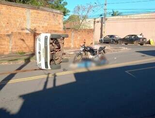 Motociclista vai parar embaixo de carro ap&oacute;s colis&atilde;o na Vila Nasser 