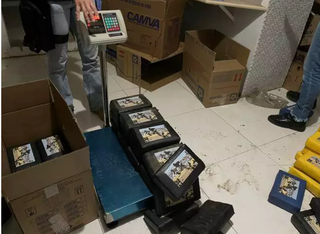 Cocaína apreendida em funilaria de fachada em Campo Grande. (Foto: Direto das Ruas)