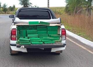 Hilux carregada com 1,5 tonelada de maconha. (Foto: Jardim MS News)