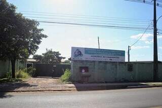 Fachada da Resilix, na saída para Cuiabá. (Foto: Paulo Francis)