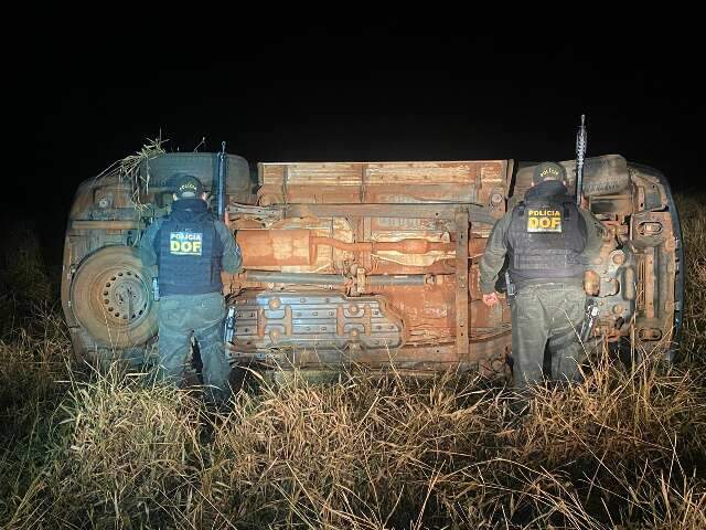 Carro roubado em SP h&aacute; 7 meses capota com uma tonelada de maconha em MS