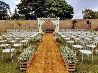 Casamento organizado no gramado (Foto: Estância das Flores/Divulgação)