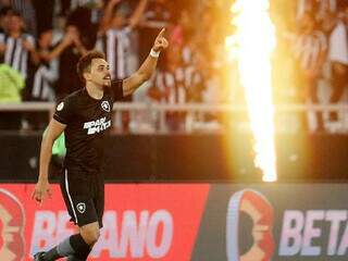 Eduardo Sheik comemora lance que amplia a vitória do Botafogo diante o Bragantino. (Foto: Vitor Silva/Botafogo)