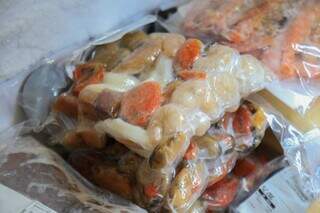 Na sessão de frutos do mar, loja tem kit paella congelado. (Foto: Alex Machado)