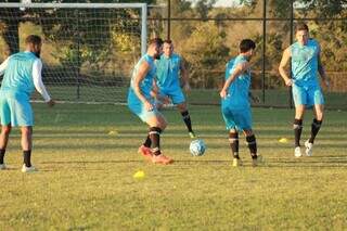 Jogadores do Operário em treino para partida contra XV de Piracicaba (Foto: @endrigozotelli)