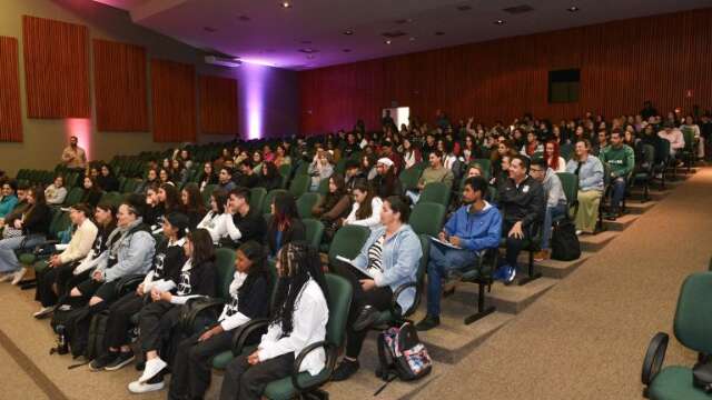 Curso gratuito preparat&oacute;rio para vestibular e Enem tem 70 vagas na Capital