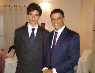 Matheus Coutinho Xavier (à direita) ao lado do pai, Paulo Roberto Teixeira Xavier (Foto: Arquivo de família)