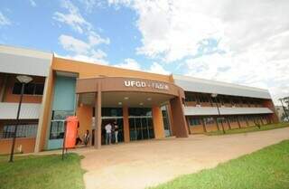 Prédio da Faculdade de Direito e Relações Internacionais da UFGD (Foto: Divulgação/UFGD)