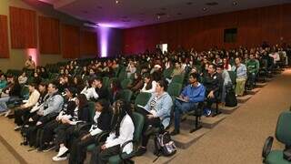 Aula inaugural no auditório da UEMS (Universidade Estadual de Mato Grosso do Sul) no sábado (15). (Foto: Divulgação/PMCG)