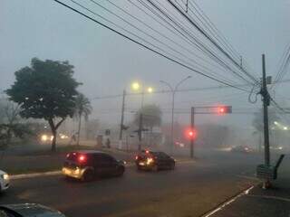 Céu de Ponta Porã foi tomado por neblina durante o fim da tarde. (Foto: Direto das Ruas)