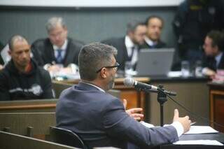 Delegado Tiago Macedo presta depoimento (Foto: Paulo Francis)