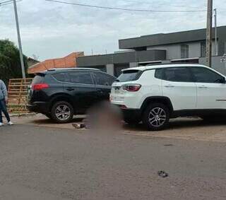 Local onde Gilberto Abelha foi fuzilado, ontem à tarde, em Ponta Porã. (Foto: Direto das Ruas)