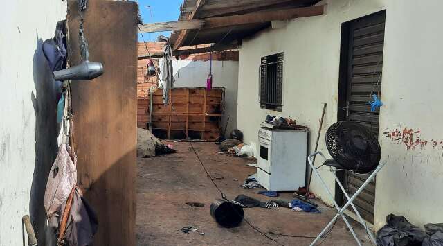 Crian&ccedil;as de 3 e 5 anos s&atilde;o resgatadas de casa em chamas por vizinhos