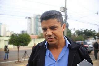 Paulo Roberto Teixeira Xavier, pai de Matheus, chega para 2º dia de julgamento (Foto: Paulo Francis)