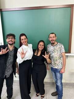 Carlos Magno (surdo), Danielle Gimenes, Karem Martins (tradutora intérprete) e Matheus Moreno (surdo). (Foto: Arquivo pessoal)