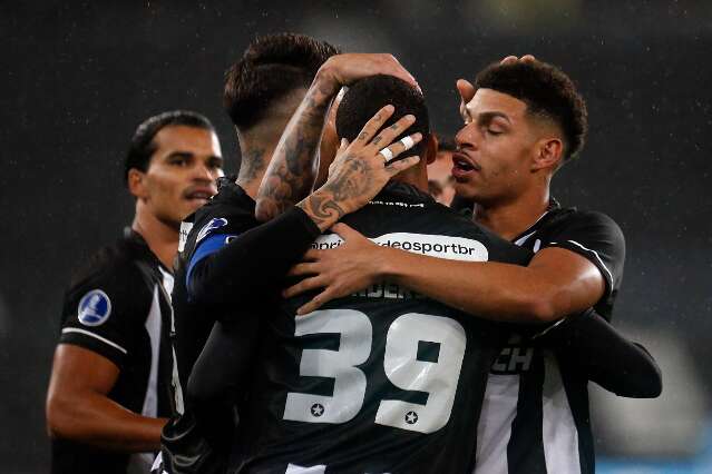 Botafogo empata com Patronato e se classifica para &agrave;s quartas da Sul-Americana