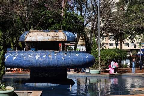 Marco hist&oacute;rico desde 1957, chafariz &eacute; &ldquo;triste figura&rdquo; na Pra&ccedil;a Ary Coelho