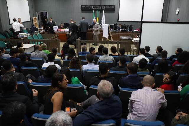 Plen&aacute;rio fica lotado pela primeira vez em terceiro dia de j&uacute;ri hist&oacute;rico