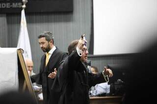 Alexandre Padilhas e Ewerton Belinatti durante julgamento, hoje (Foto: Henrique Kawaminami)