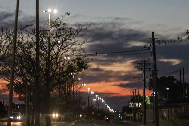 MS tem frio de 10&ordm;C, mas term&ocirc;metros podem chegar aos 33&ordm;C nesta quarta