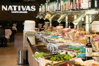 Nativas ganhou notoriedade por oferecer uma variedade impressionante de carnes e um buffet enorme.