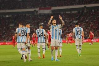 Jogadores da Seleção Argentina comemorando gol no último amistoso contra Indonésia (Foto: Divulgação/AFA)