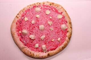 Pizzaria criou pizza toda rosa especialmente para lançamento da Barbie. (Foto: Juliano Almeida)