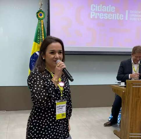 Em Bras&iacute;lia, prefeita discute projeto de rotas acess&iacute;veis para bairro da Capital