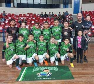 Meninos do sub-11 da Escolinha Pelezinho (Foto: Divulgação)