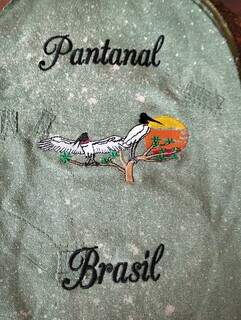 Tuiuiús bordados em mochila (Foto: Arquivo pessoal)