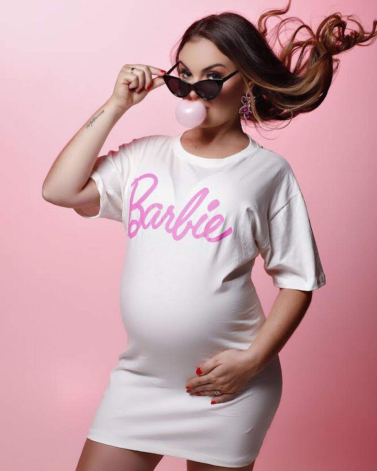 A Barbie está grávida e até já fez uma sessão fotográfica de