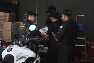 Policiais do Gaeco durante a última operação, em maio, em Sidrolândia (Foto: Arquivo)