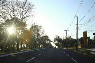 Tempo em Campo Grande na manhã deste domingo. (Foto: Paulo Francis)