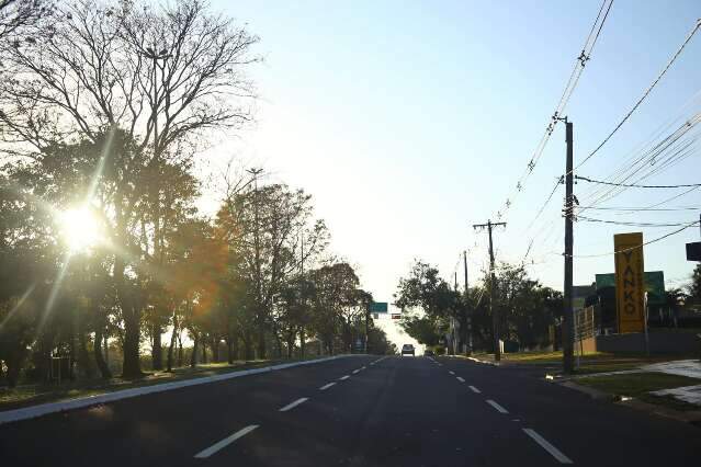 Domingo ser&aacute; de calor e com alerta de tempo seco em MS