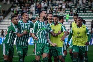 Rodrigo Rodrigues comemorando o gol da vitória no Estádio Alfredo Jaconi (Foto: Gabriel Tadiotto/ECJuventude)