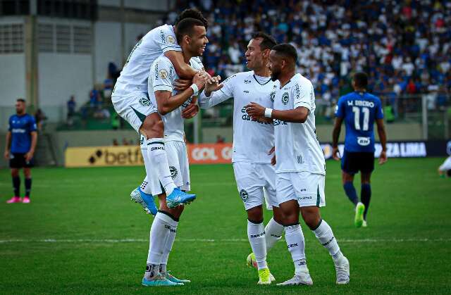 Goi&aacute;s vence Cruzeiro em Minas Gerais e sai da zona de rebaixamento