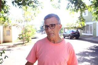 Mecânico José Carlos Araújo, de 65 anos, é morador do Conjunto Residencial (Foto: Paulo Francis)