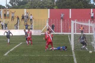 Primeiro jogo do ano do Operário contra o Comercial no Estádio Jacques da Luz (Foto: Marcos Maluf)