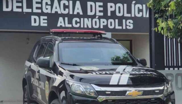 Casa &eacute; invadida por 15 homens e fam&iacute;lia espancada em Alcin&oacute;polis