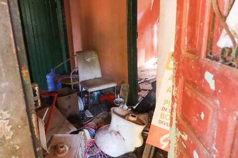 Depois de incêndio, morador teme que casas abandonadas virem cracolândia