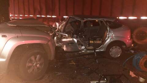 Colisão entre caminhonete e carro mata motorista, mais uma vítima da 163