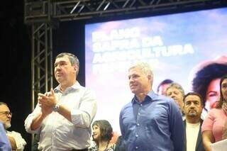 Governador Eduardo Riedel ao lado do ministro Paulo Teixeira, durante evento nesta terça-feira (Foto: Paulo Francis)